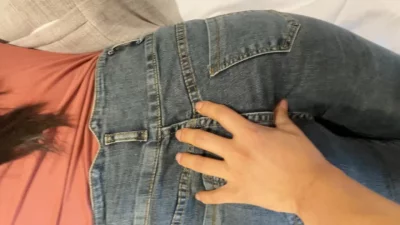 牛仔裤少妇